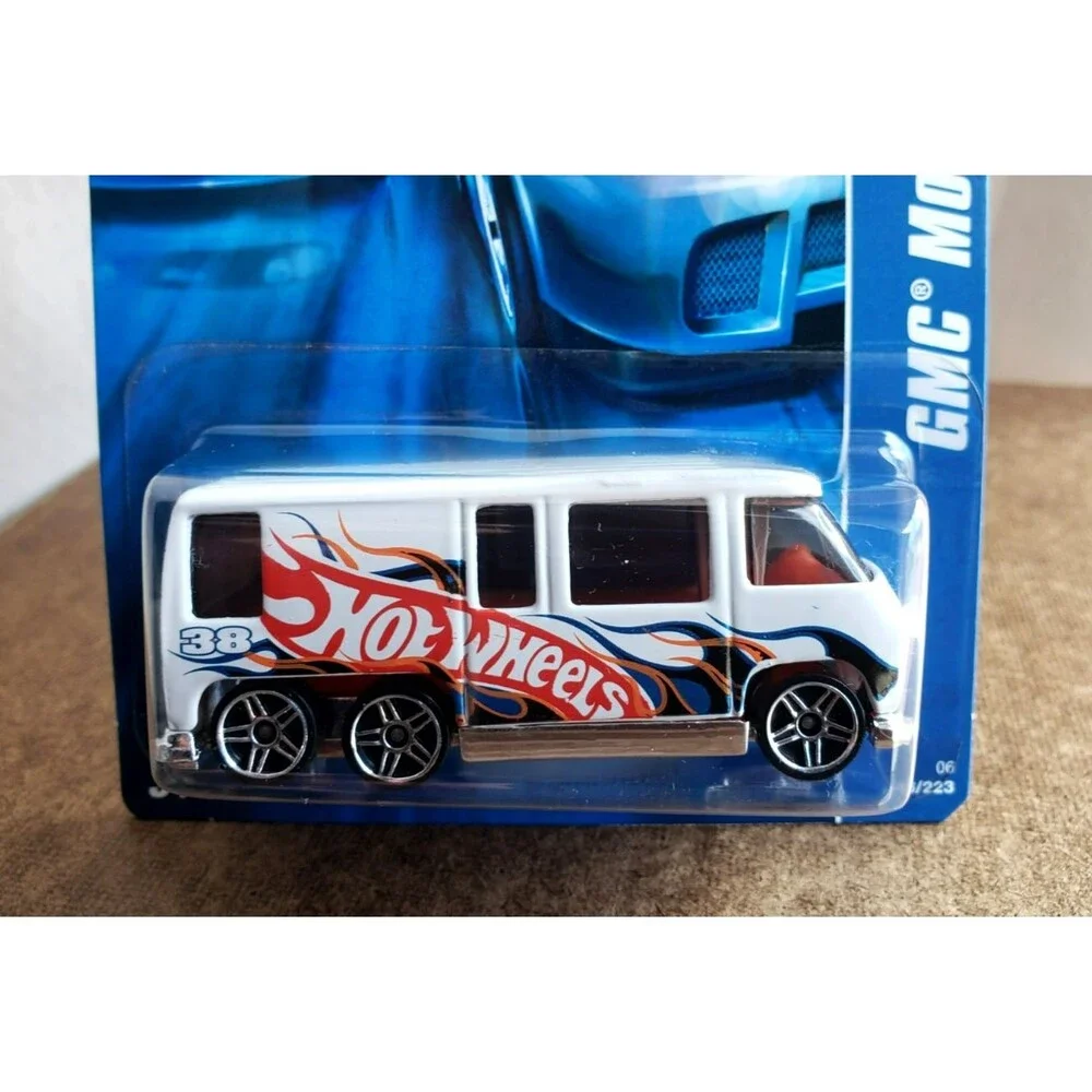 2006 Hot Wheels GMC MOTORHOME White MAINLINE SERIES #208 1:64 PR5 RIMS VARIATION